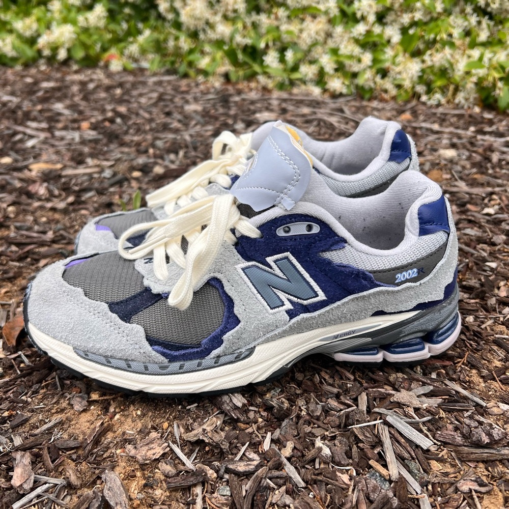 Men New Balance 2002R Gray Navy Cream Athletic Sneakers